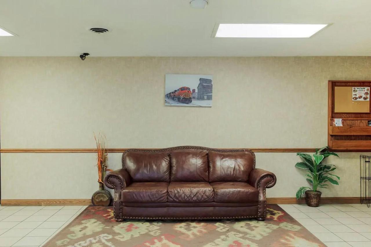 Sky-Palace Inn & Suites Mccook Dış mekan fotoğraf