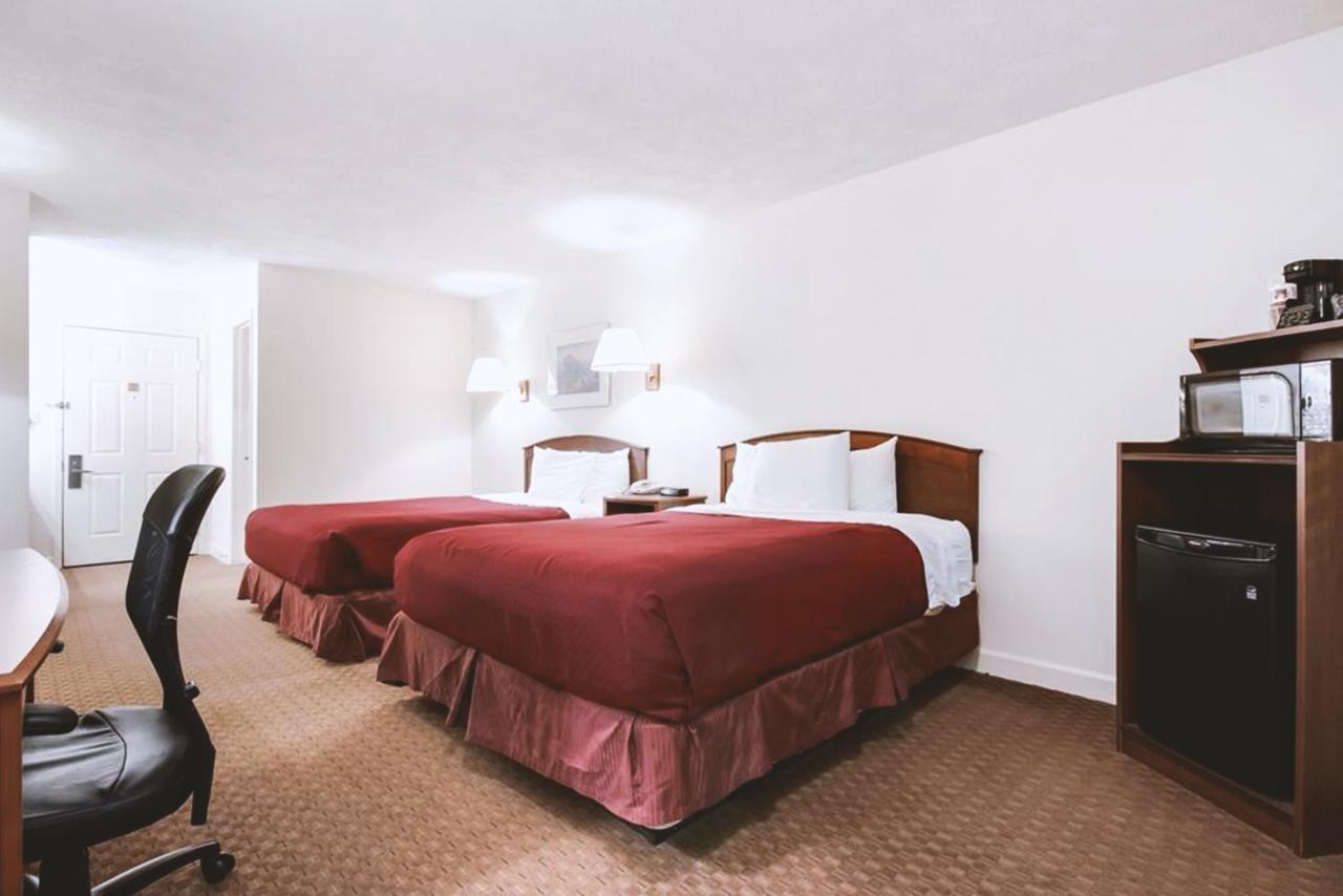 Sky-Palace Inn & Suites Mccook Dış mekan fotoğraf