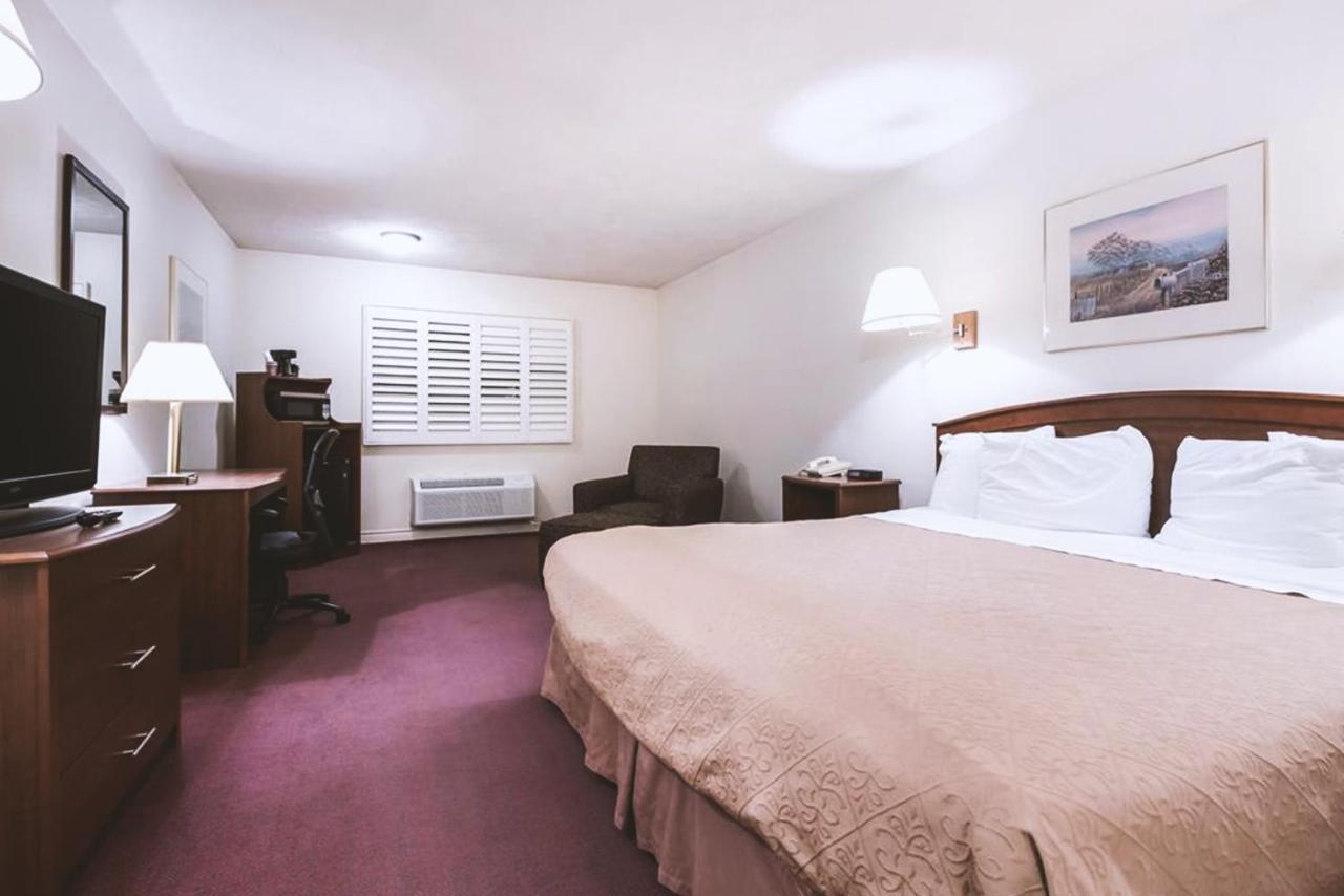 Sky-Palace Inn & Suites Mccook Dış mekan fotoğraf
