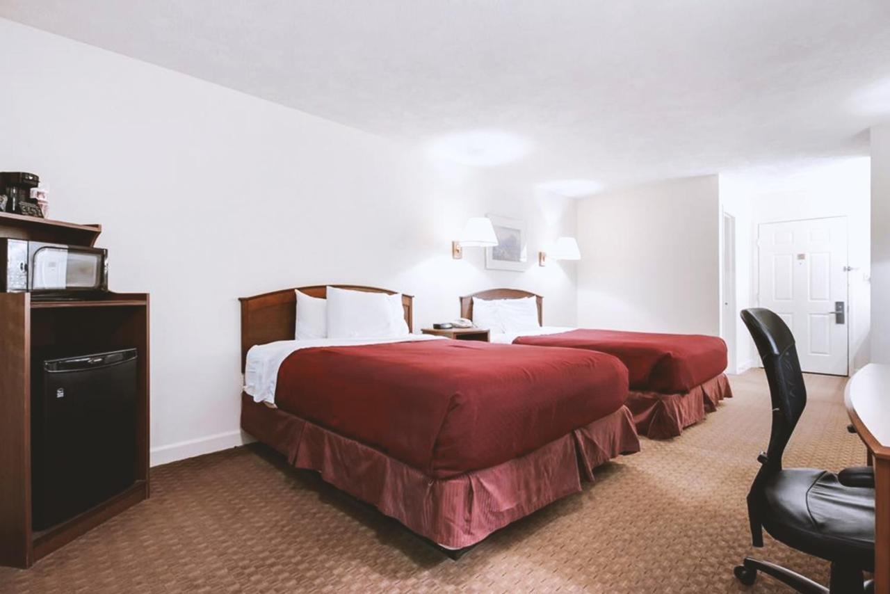 Sky-Palace Inn & Suites Mccook Dış mekan fotoğraf
