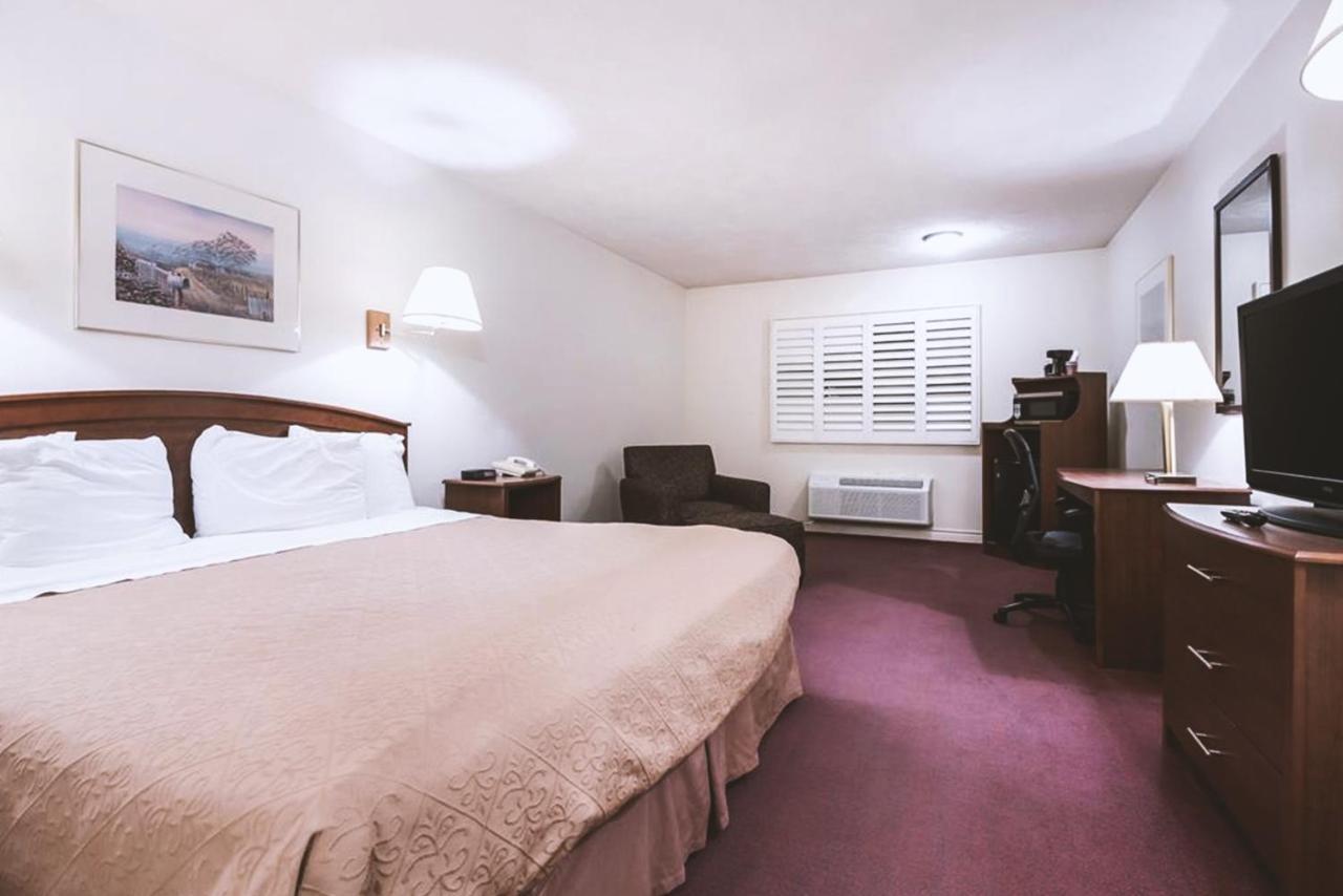 Sky-Palace Inn & Suites Mccook Dış mekan fotoğraf