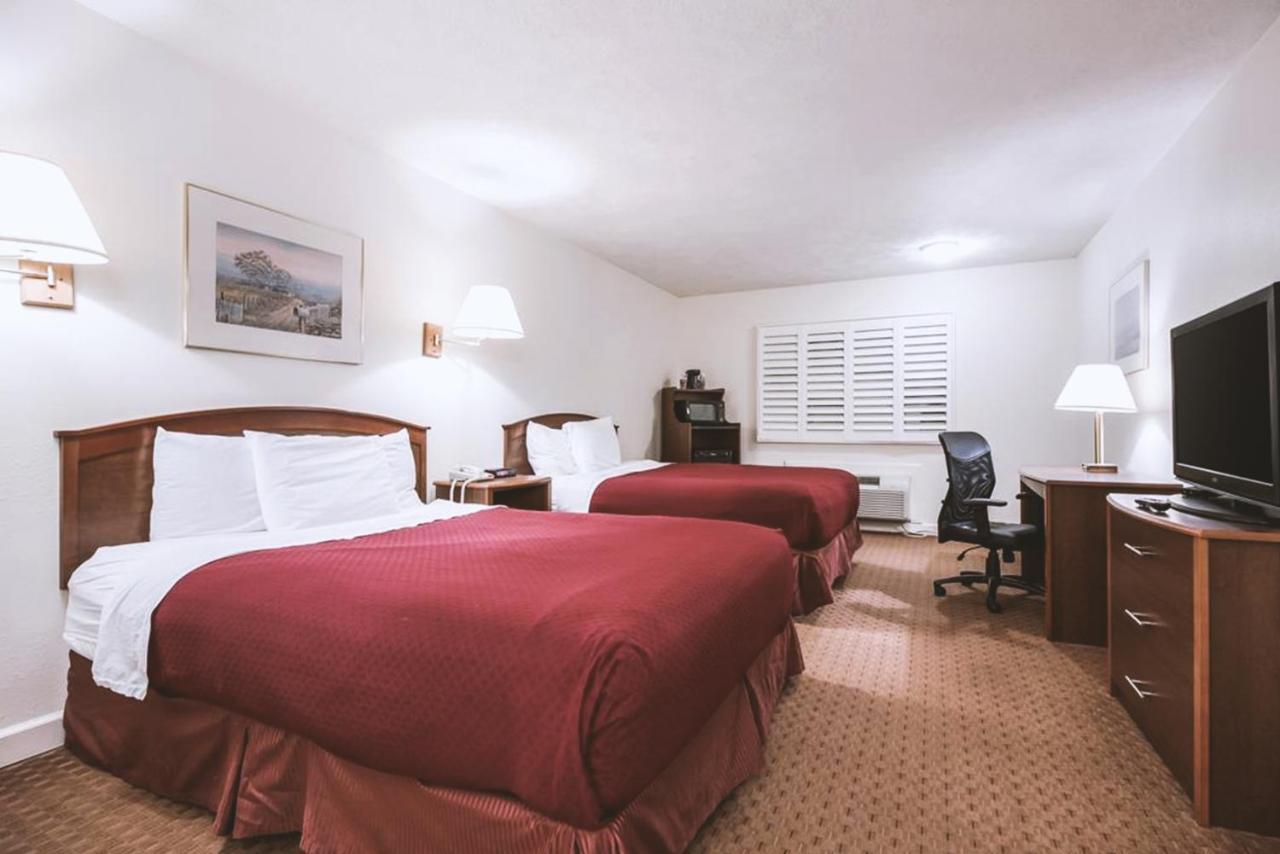 Sky-Palace Inn & Suites Mccook Dış mekan fotoğraf