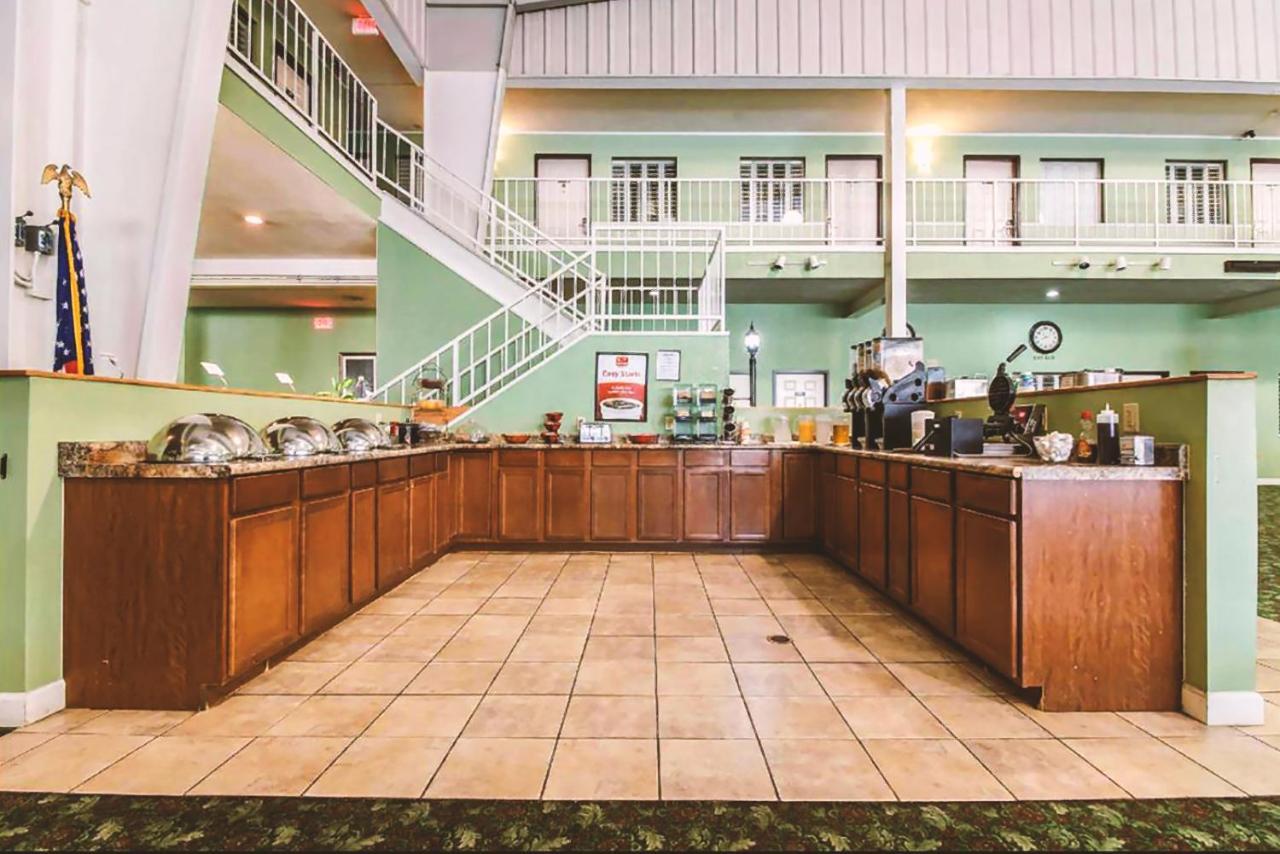 Sky-Palace Inn & Suites Mccook Dış mekan fotoğraf
