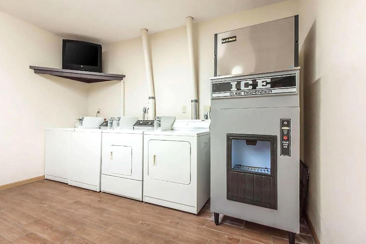 Sky-Palace Inn & Suites Mccook Dış mekan fotoğraf