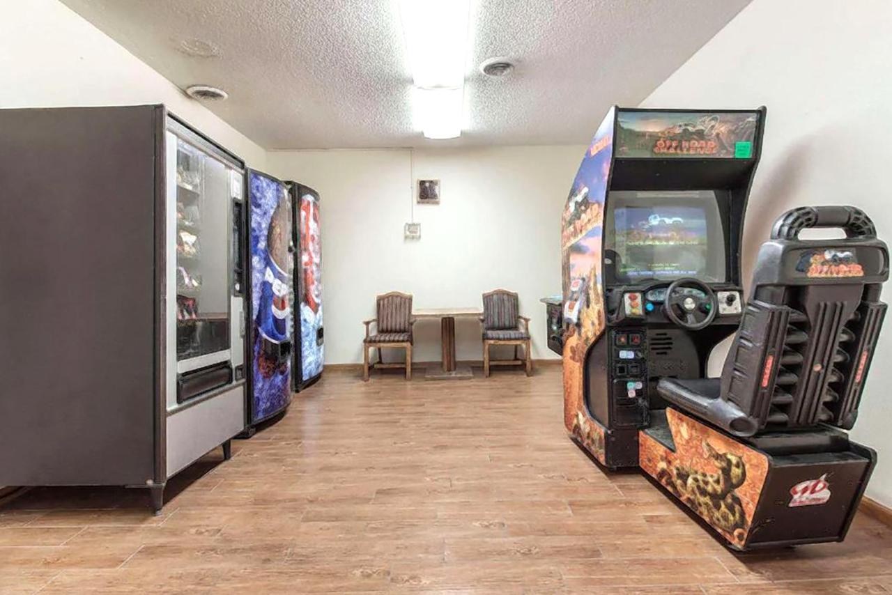 Sky-Palace Inn & Suites Mccook Dış mekan fotoğraf