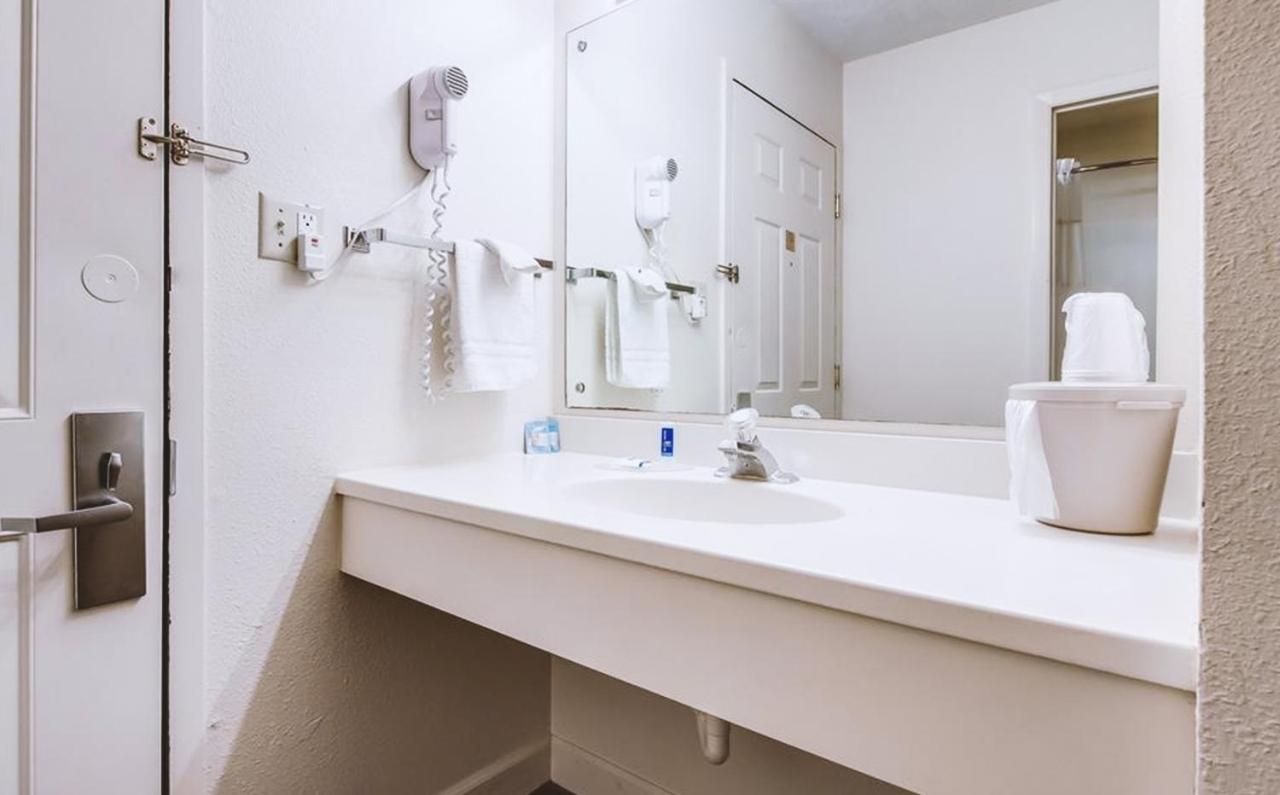 Sky-Palace Inn & Suites Mccook Dış mekan fotoğraf